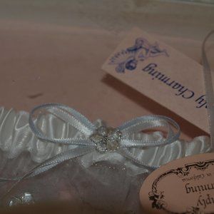 GARTER White NEW in BOX BY SIMPLY CHARMING